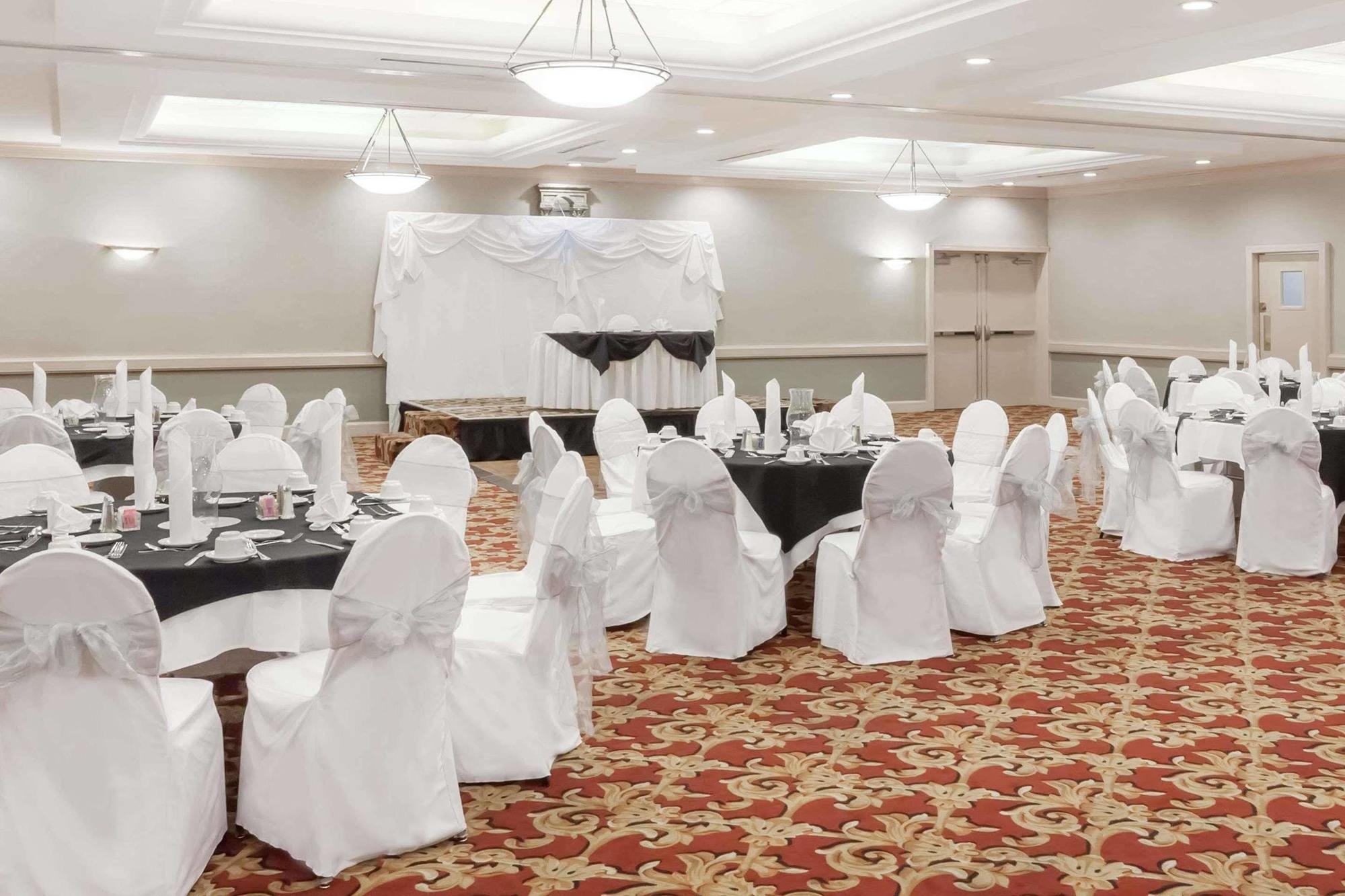 Howard Johnson By Wyndham Fullerton/Anaheim Conference Cntr Luaran gambar
